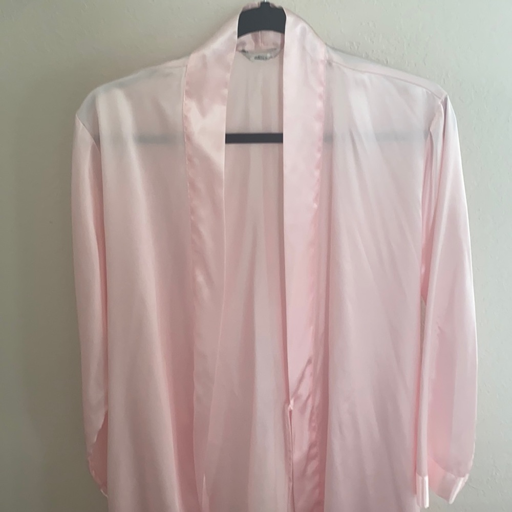Adonna pink night robe. Size Medium. Includes sash and ties as in photo.